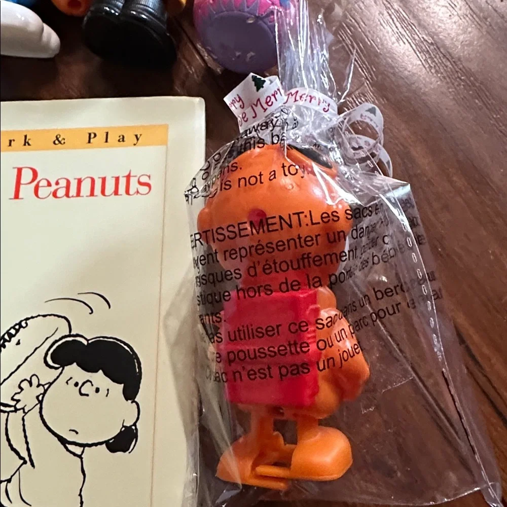 Peanuts Snoopy Charlie Brown Figure Lot NASA Snoopy Book Toys
